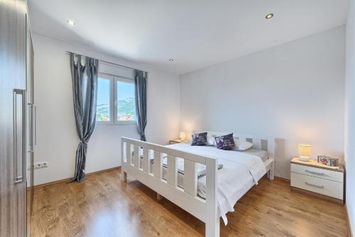 Family friendly house with a swimming pool Kastel Stari Kastela - 22138 - image 2