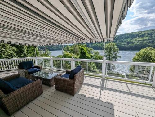 Candlewood Lake -Family Getaway, Lakefront 3775 sqft Home