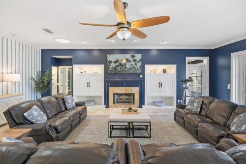 Waterfront Vacation Home with Heated Pool Dock and Beach Nearby Waterfront Vacation Home with Heated Pool Dock and Beach Nearby