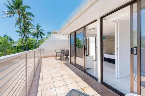 Unit 15 @ Tropical Reef: 2 mins to Four Mile Beach - image 2