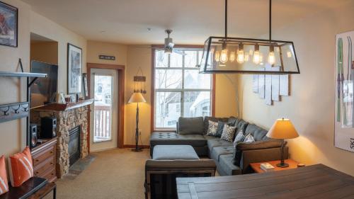 3505 - One Bedroom Den Standard Powderhorn Lodge