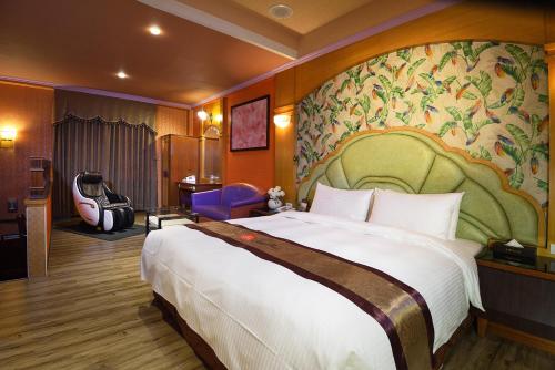 Queen Room with Spa Bath  image 2
