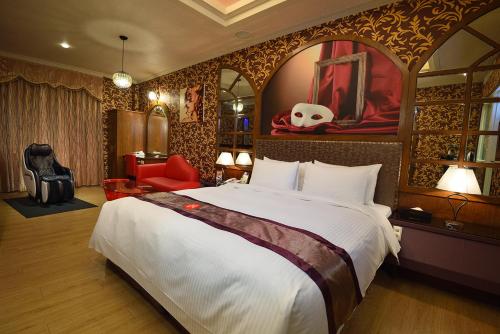 Queen Room with Spa Bath  image 4
