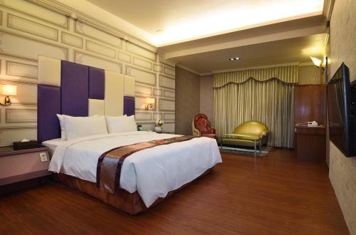 Queen Room with Spa Bath  image 8