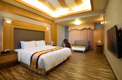 Queen Room with Spa Bath (Check-in after 18:00) image 9