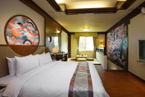 Queen Room with Spa Bath (Check-in after 18:00) image 8