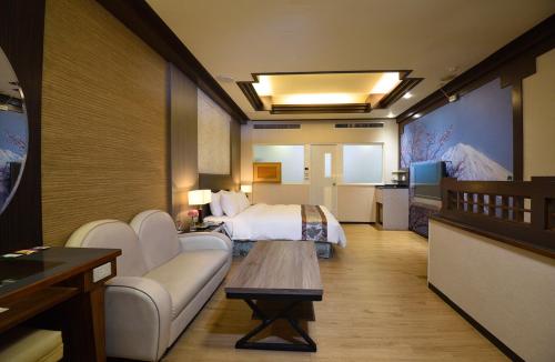 Queen Room with Spa Bath (Check-in after 18:00) image 7