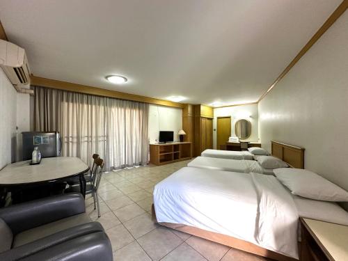 Garden Paradise Pattaya Room Type - Studio triple