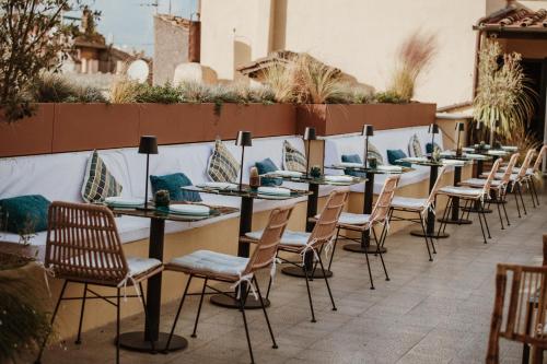 The Vista Rooms & Terrace 5