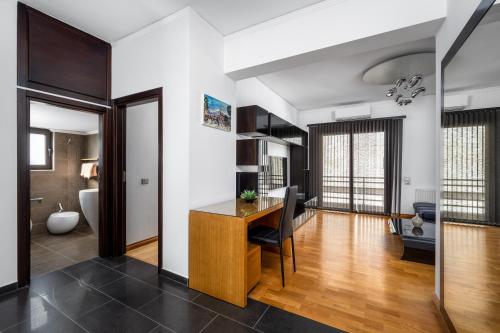 Rhodes Center Luxury Apartment