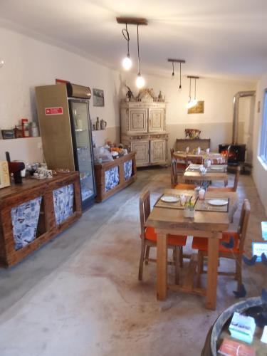 อาหารและเครื่องดื่ม, LES ANGES in ตาบัว