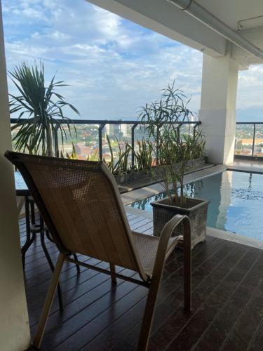 Swimming pool, Daima Suites Margonda in Depok