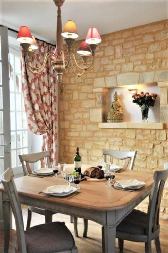 GITE DU PRESIDIAL - Standing flat 2 Bed/2 bath with balcony in medieval Sarlat center