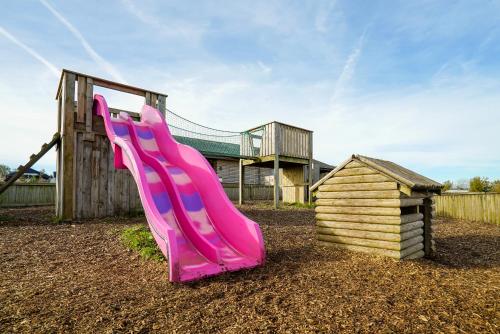 Dog Friendly Stagecoach Glamping Pod with Hot Tub