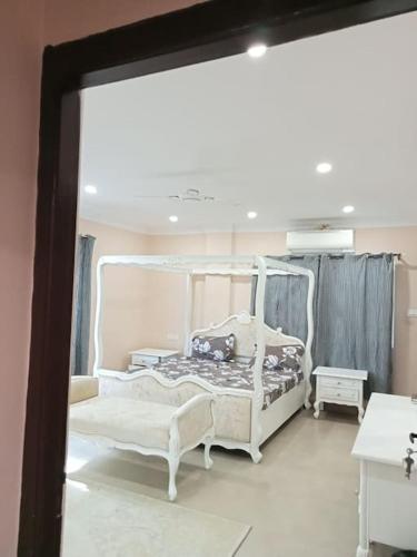 4-Bedroom Elegant and Spacious AC Apartment only for families, Prime Location, Just 100m from Main R – khách sạn tại Upperpally