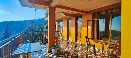 A szálláshely kívülről, The Unmad in Dharamshala