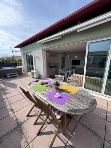 Penthouse avec Jacuzzi - Terrasse - Parking - Piscine - Location saisonnière - Antibes