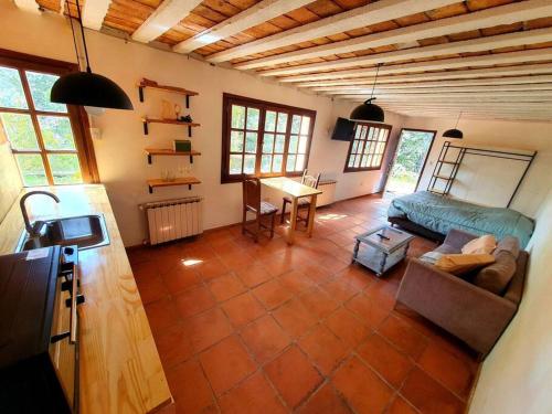 One-Bedroom Apartment image 6