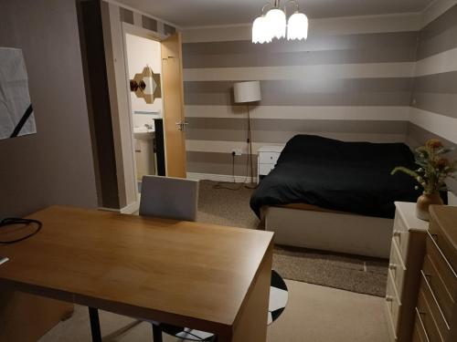 Stylish 2BD near Gatwick Airport in Crawley