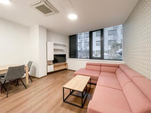 526610772 Metropolitan Star Apart Hotel
