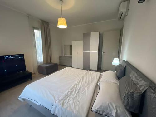 Beautiful & Cozy 1 BR Apartment