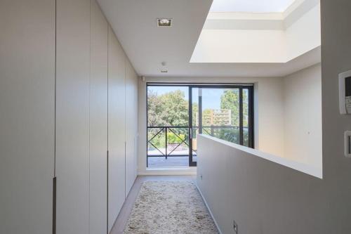 1000m2 villa with indoor pool, Bruxelles (foto 3)