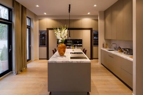 1000m2 villa with indoor pool, Bruxelles (foto 5)