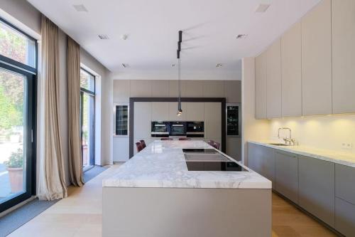 1000m2 villa with indoor pool, Bruxelles (foto 8)