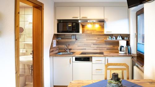 Kitchen, Appartements Alpenrose in Langenfeld