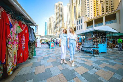 Upgraded 3BR Jacuzzi & Comfort at JBR, Dubái (foto 10)