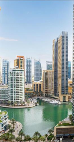 Upgraded 3BR Jacuzzi & Comfort at JBR, Dubái (foto 9)