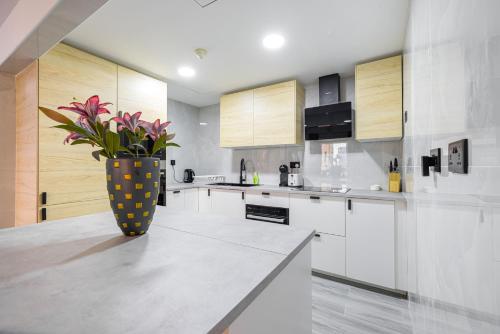 Upgraded 3BR Jacuzzi & Comfort at JBR, Dubái (foto 6)