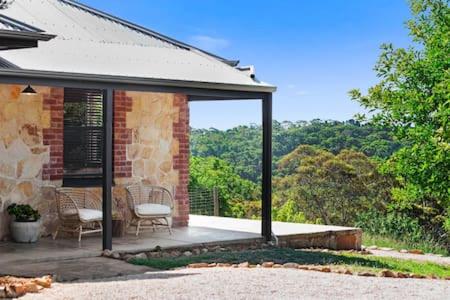 Rossini's Cottage - Hills Escape in Blackwood