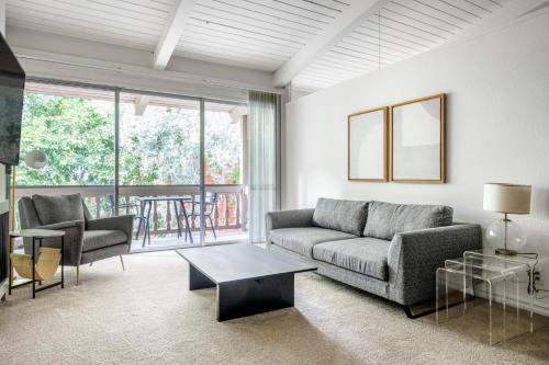 Culver City 2BR w Gym Pool nr shops LAX-343 in Los Angeles, Vereinigte Staaten von Amerika