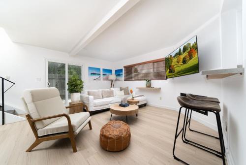 設施, Downtown Beach Home, 5 min to Beach! Backyard, BBQ in 亨廷頓海灘