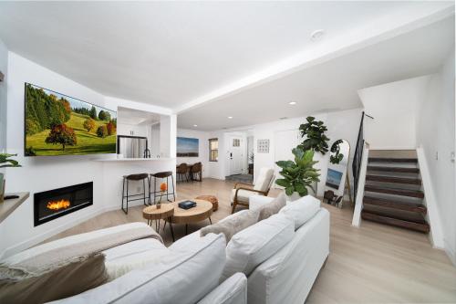 入口, Downtown Beach Home, 5 min to Beach! Backyard, BBQ in 亨廷頓海灘