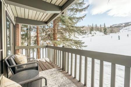 Updated 2BR Condo with Hot Tub - Mountain Views!