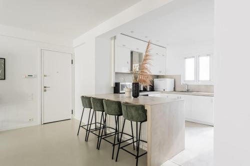 Contemporary Bliss 2BR Apartment in Athens by UPSTREET - image 10