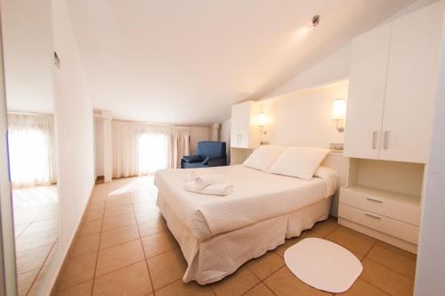 Duplex Apartment (6 Adults) image 9