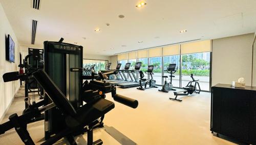 Top Floor 2 Bedroom Apartment with partial Burj Khalifa Views and Full Downtown Views 171BC-2, Dubai (foto 4)