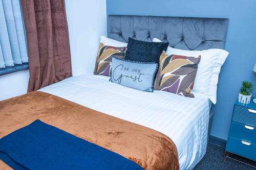 Dudley Luxurious 3 Bedrooms House-PARKING-LONG STAY-PERFECT FOR CONTRACTORS-FAMILIES & LEISURE