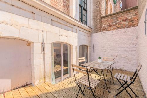 Atypical triplex near Grand Place with terrace