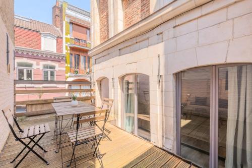 Atypical triplex near Grand Place with terrace