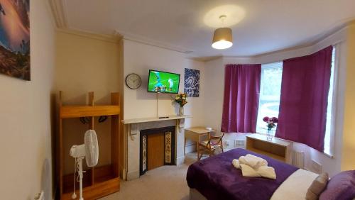 Cosy Villa- 5 Bedroom Accommodation Great For Longer Stays!