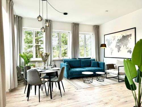 Guestroom, E&K living - city central - design apartment - kitchen - free parking in Gersthofen