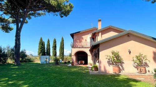 Tuscan Villa 5mins from beach sleeps 8 ev point