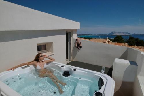 Pezsgőfürdő, Amoreddu in San Teodoro Városközpont