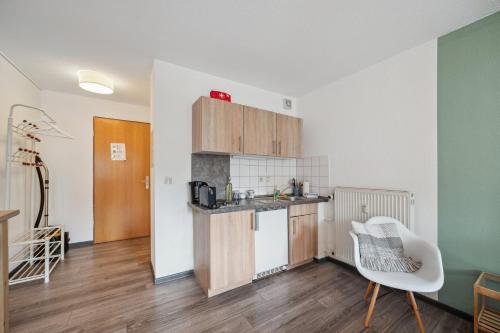 Sali Homes - Cozy Studio Near Bayreuth Train Station with Terrace, Garden View & Free Wi-Fi 3.8km von Bindlach entfernt