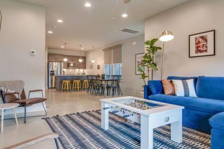 Comfy East Nashville Home for 10