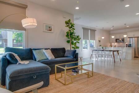 Stylish East Nashville Home for 10